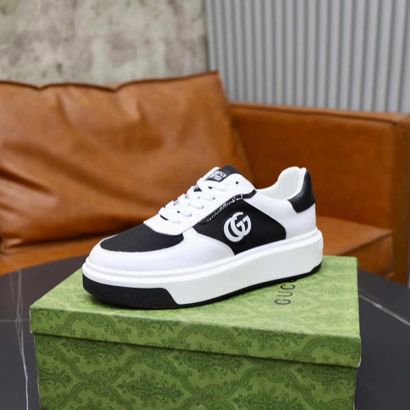 Ex-factory price: 462💰🙅‍♂️🙅‍♂️🙅‍♂️ Brand: GUCCI Standard code: 38-44 (45 customized) Grade: Same as the official website Material: Original material splicing Comfortable and breathable lining Lightweight and wear-resistant sports outsole Style category: Men's fashionable casual shoes Running sneakers Distinguished luxury brand elements Top luxury Color: actual picture color